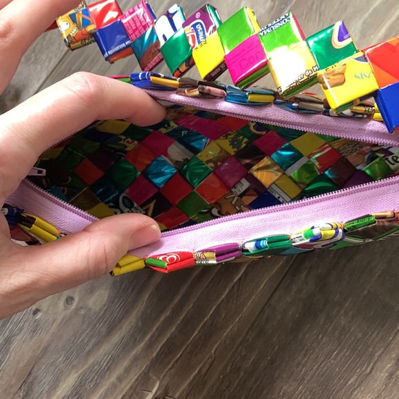 Handmade Wrapper Handbag - Picture 8 of 12